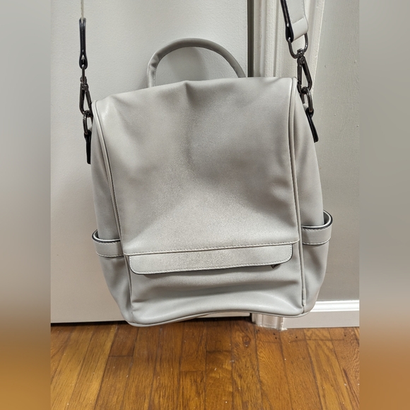 Anti theft backpack - Picture 1 of 5